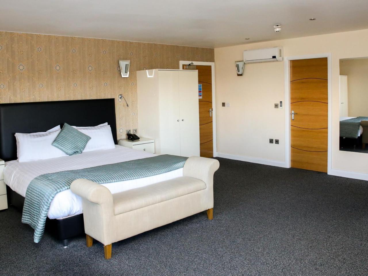 Oak Royal Hotel, Golf And Country Club Chorley  Dış mekan fotoğraf